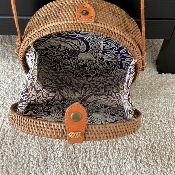 Like new crossbody purse - Picture 4 of 4